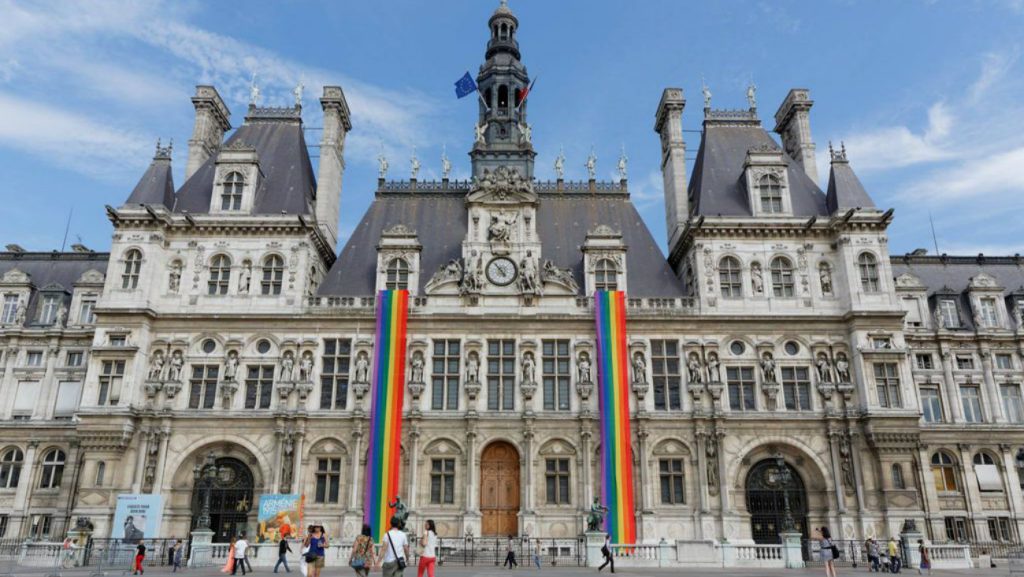Les propositions LGBT+ des six listes principales à Paris