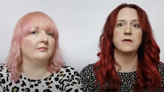 Une femme trans et sa compagne cis confrontées à des questions inappropriées