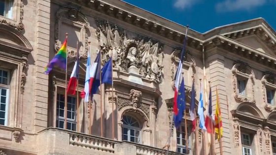 le rainbow flag sur la mairie « inadapté » voire « contestable en justice » selon Julien Ravier