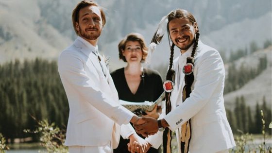 Ce couple gay américain s’est marié en mixant deux cultures