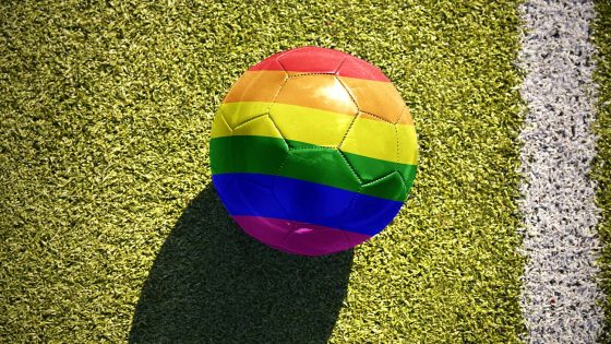 l’association LGBT Rouge Direct interpelle le joueur du PSG Idrissa Gueye