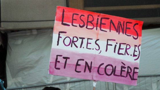 « Libère-toi du patriarcat et embrasse-moi » : le lesbianisme politique s’affirme en France