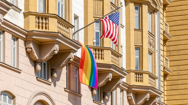 rainbow flag ambassade états-unis