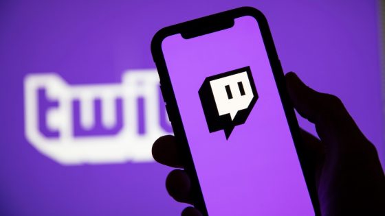 Régulièrement frappé par des « raids de haine » racistes et homophobes, Twitch est victime d’un piratage