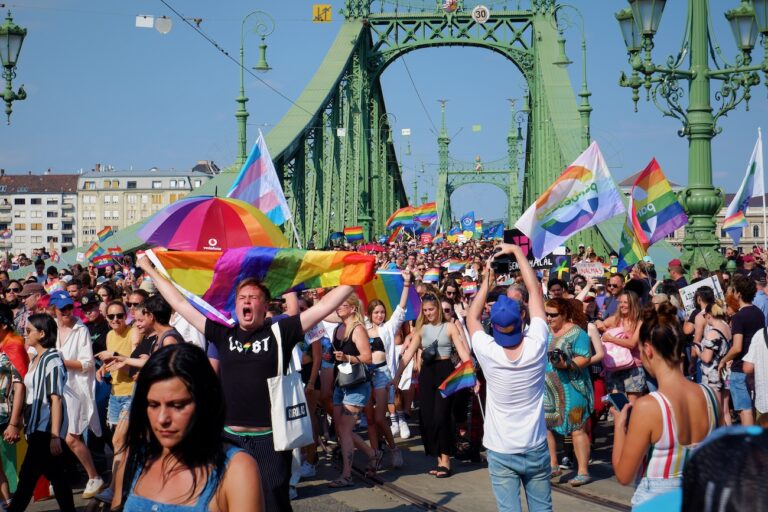 Participants à la Pride de Budapest en 2021